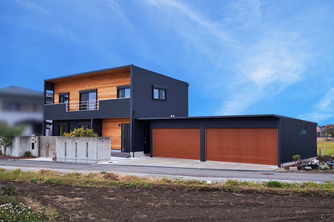 ガレージのある趣味を愉しむ大人の家