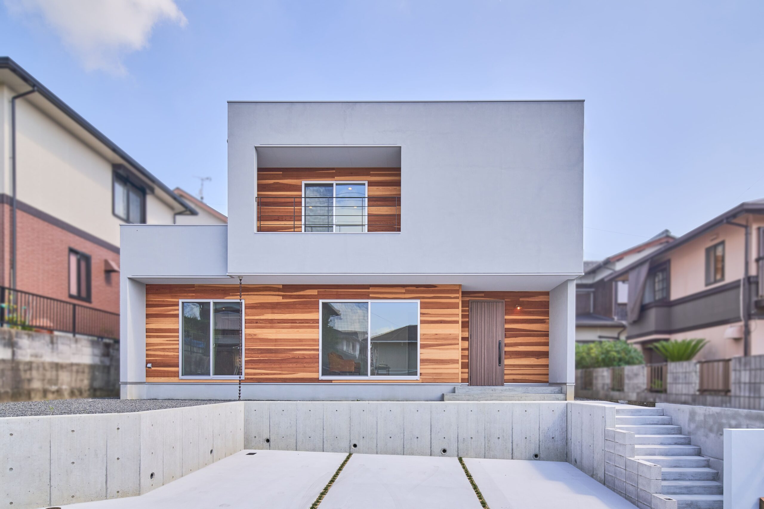 非日常の空間でありながら暮らしやすさも兼ね備えたギャラリースタイルのお家